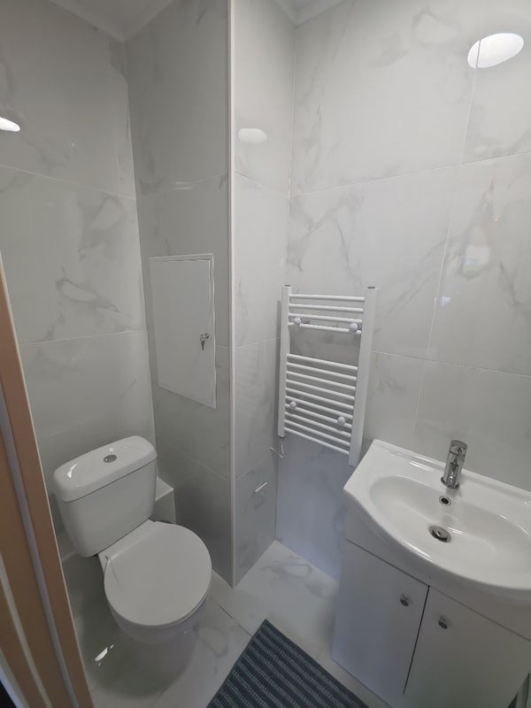 Room Whitehill Court in Glasgow