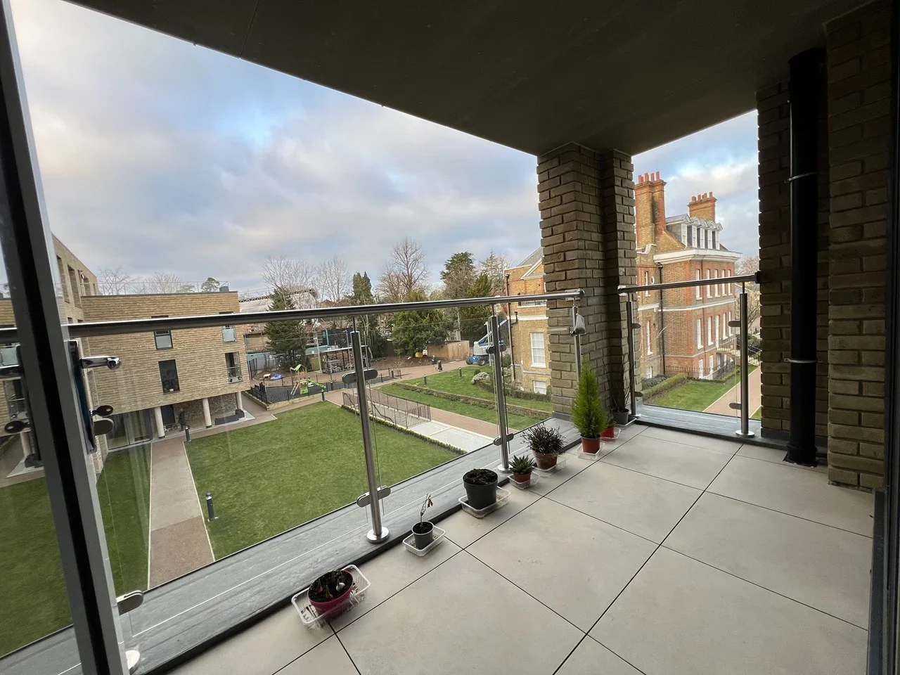 Flat Woodcote Grove in Epsom and Ewell