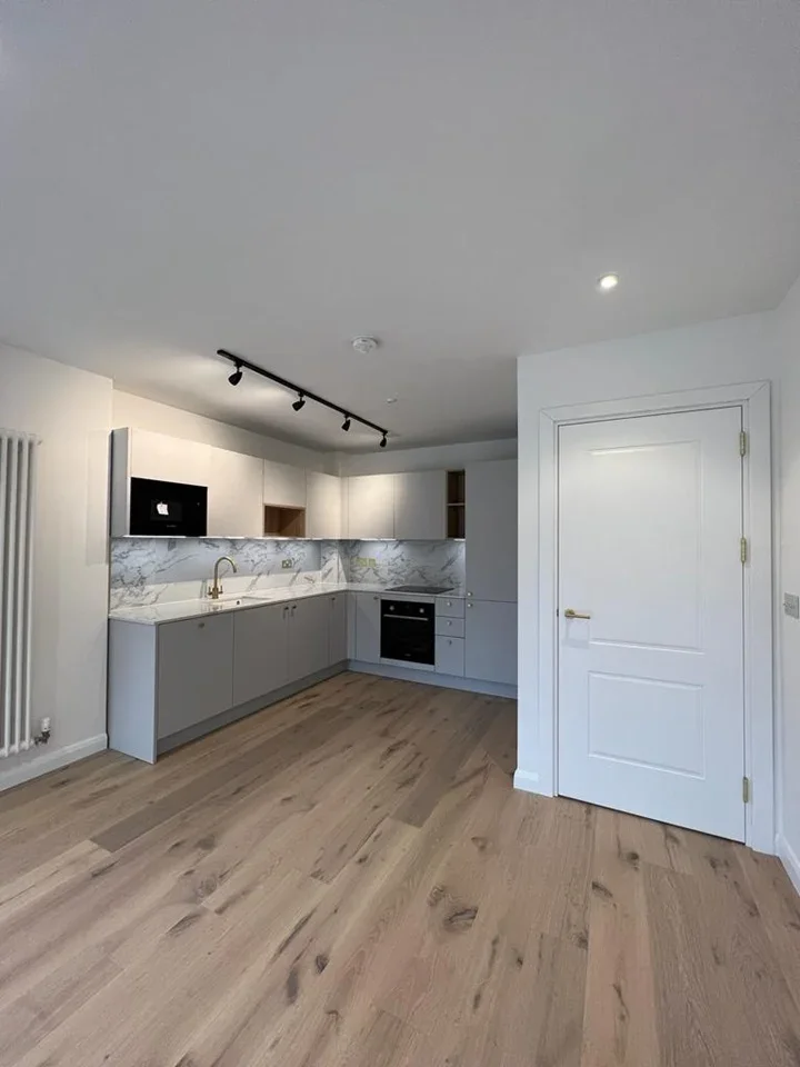 Flat Woodcote Grove in Epsom and Ewell