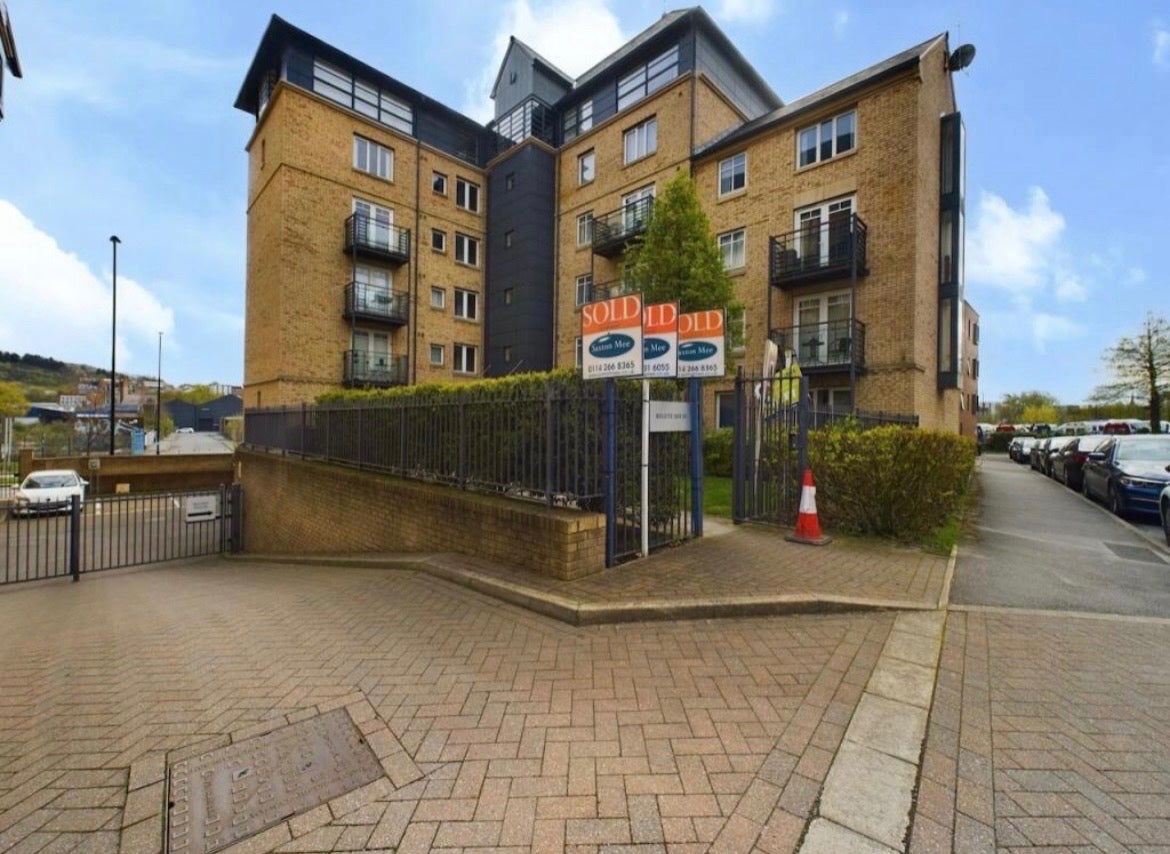 Flat Cross Bedford Street in Sheffield