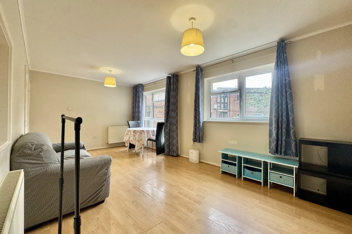 Flat Pippin Green in Norwich