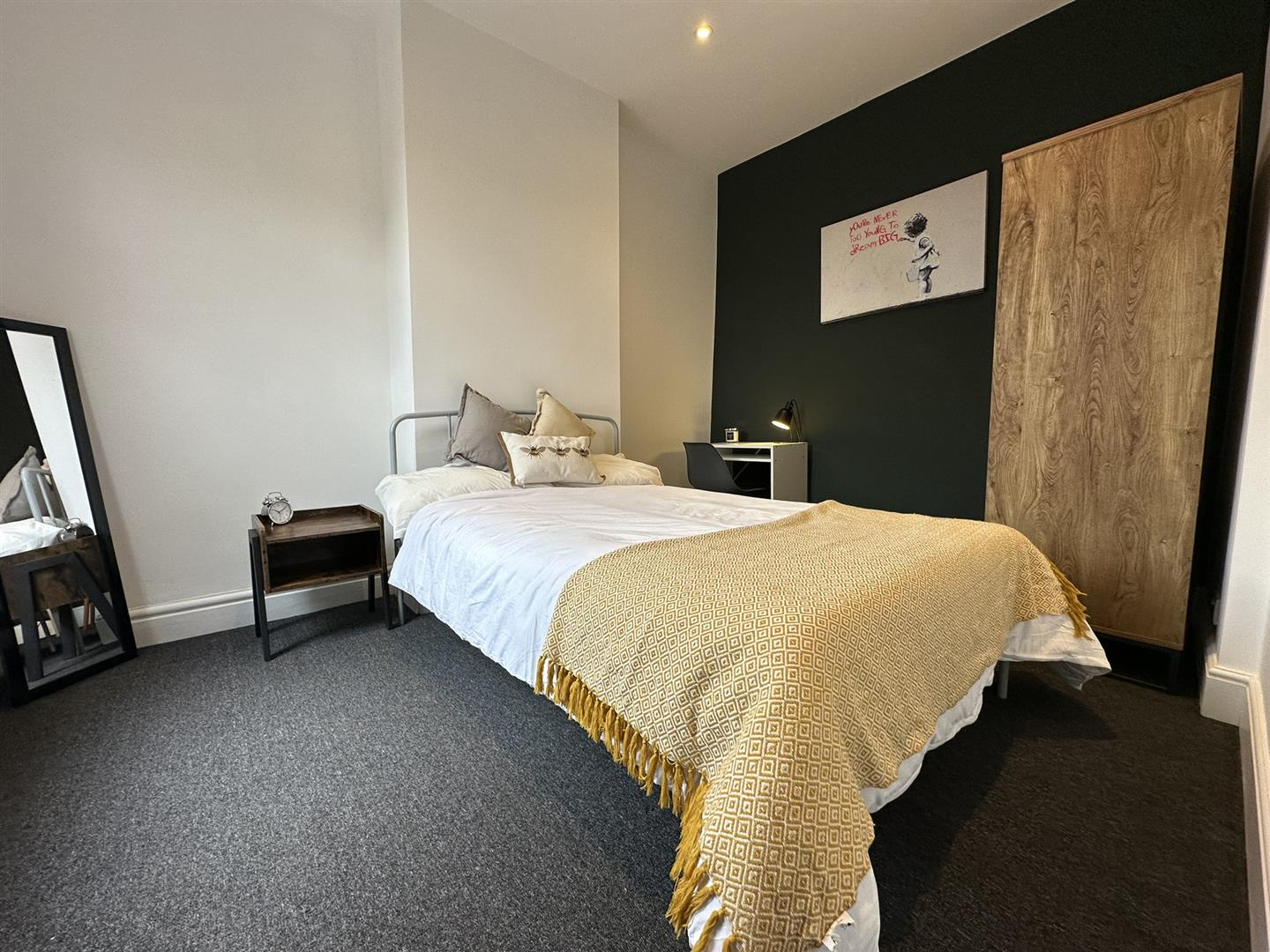 Room Avonvale Road in Bristol