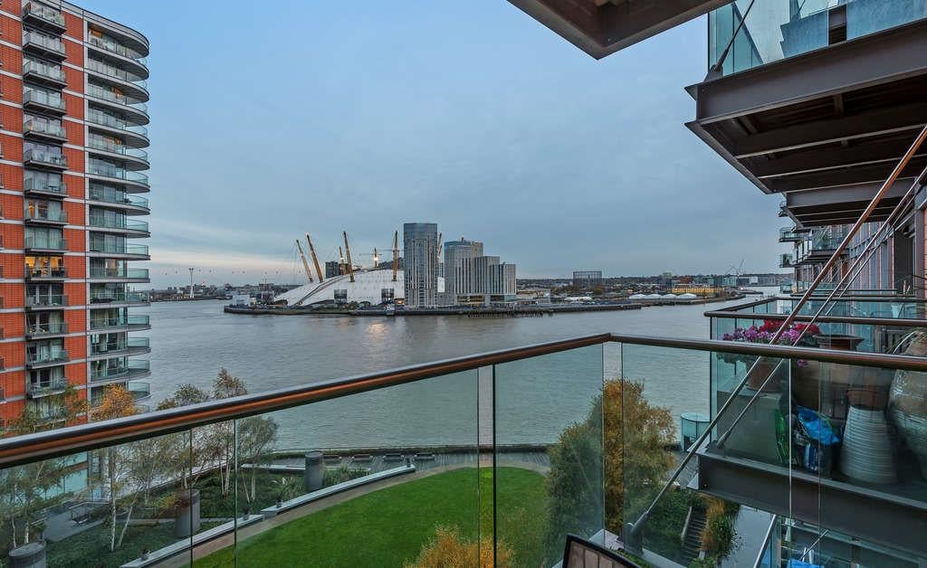 Flat Fairmont Avenue in Greater London