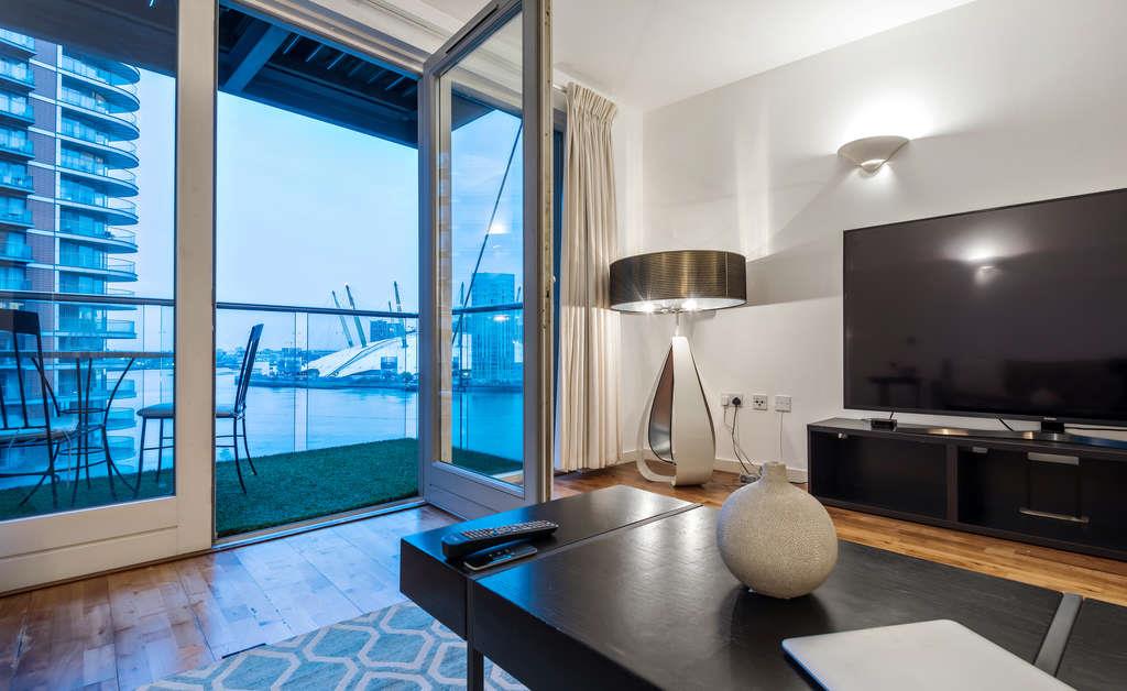 Flat Fairmont Avenue in Greater London