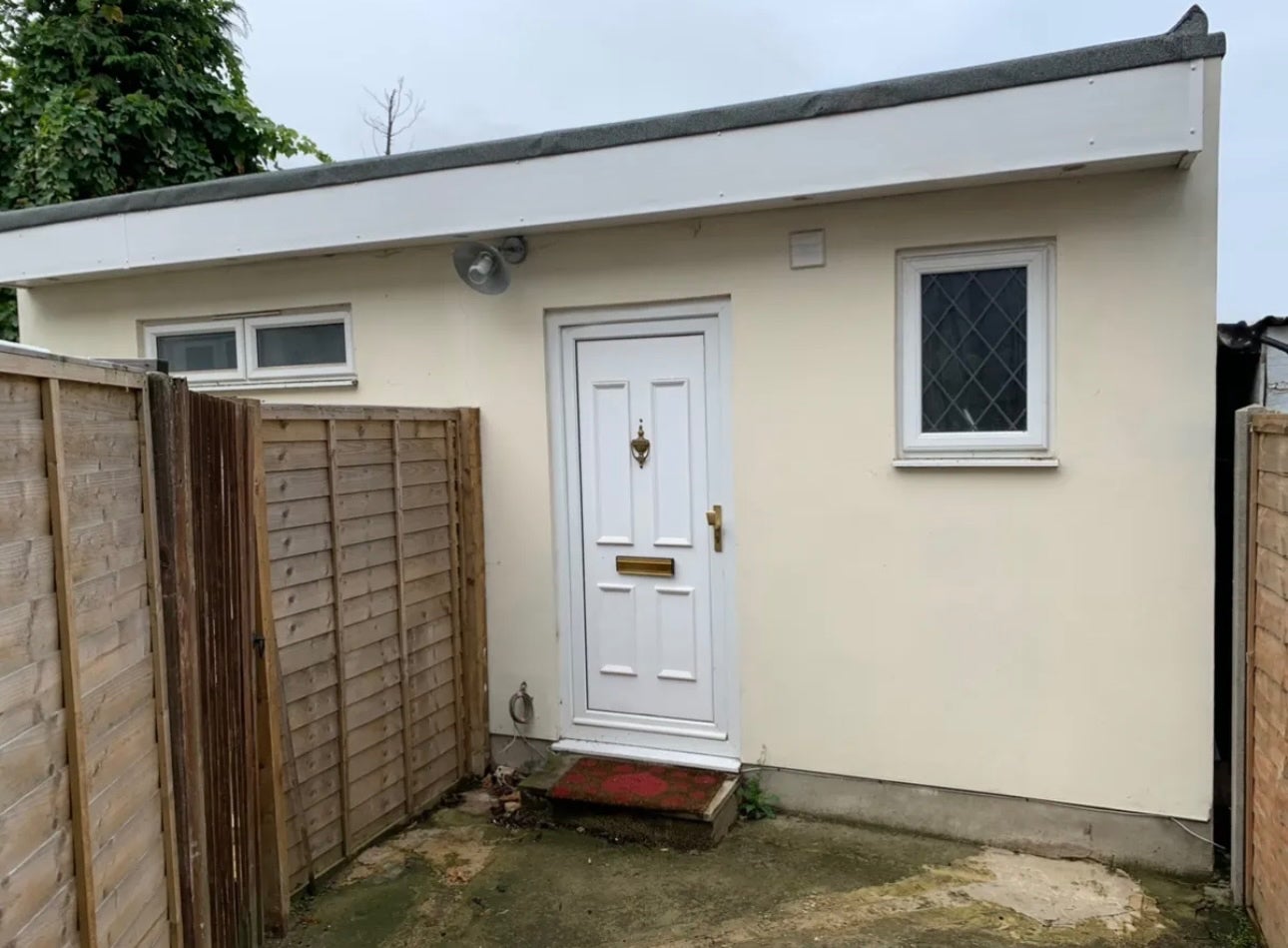 Flat Selborne Gardens in Greater London