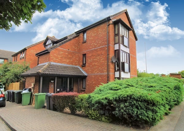 Flat Farriers Road in Epsom and Ewell
