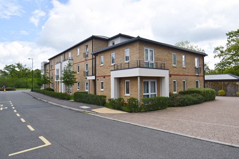 Flat Sunwood Drive in Basingstoke and Deane