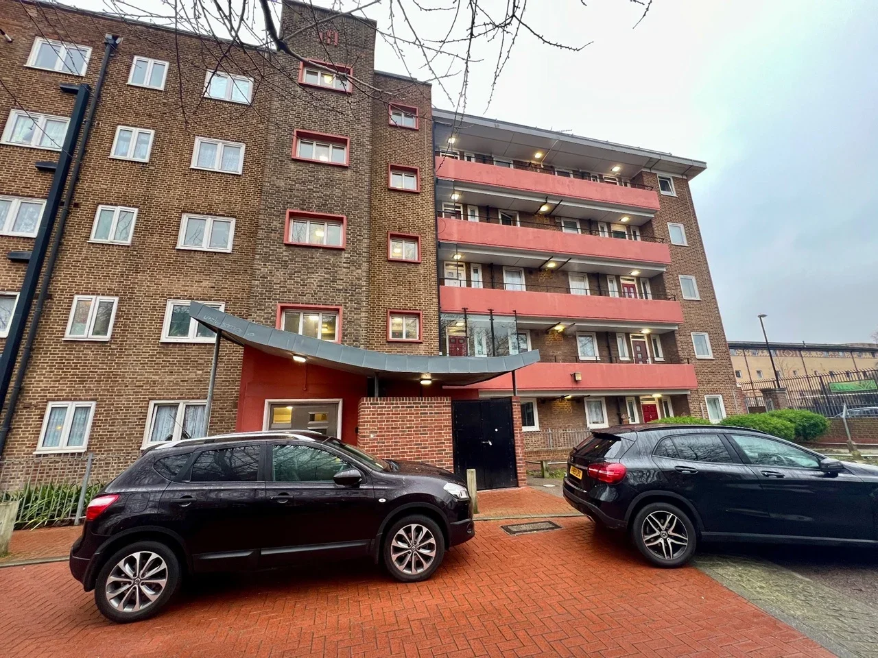 Flat Faulkner Street in Greater London