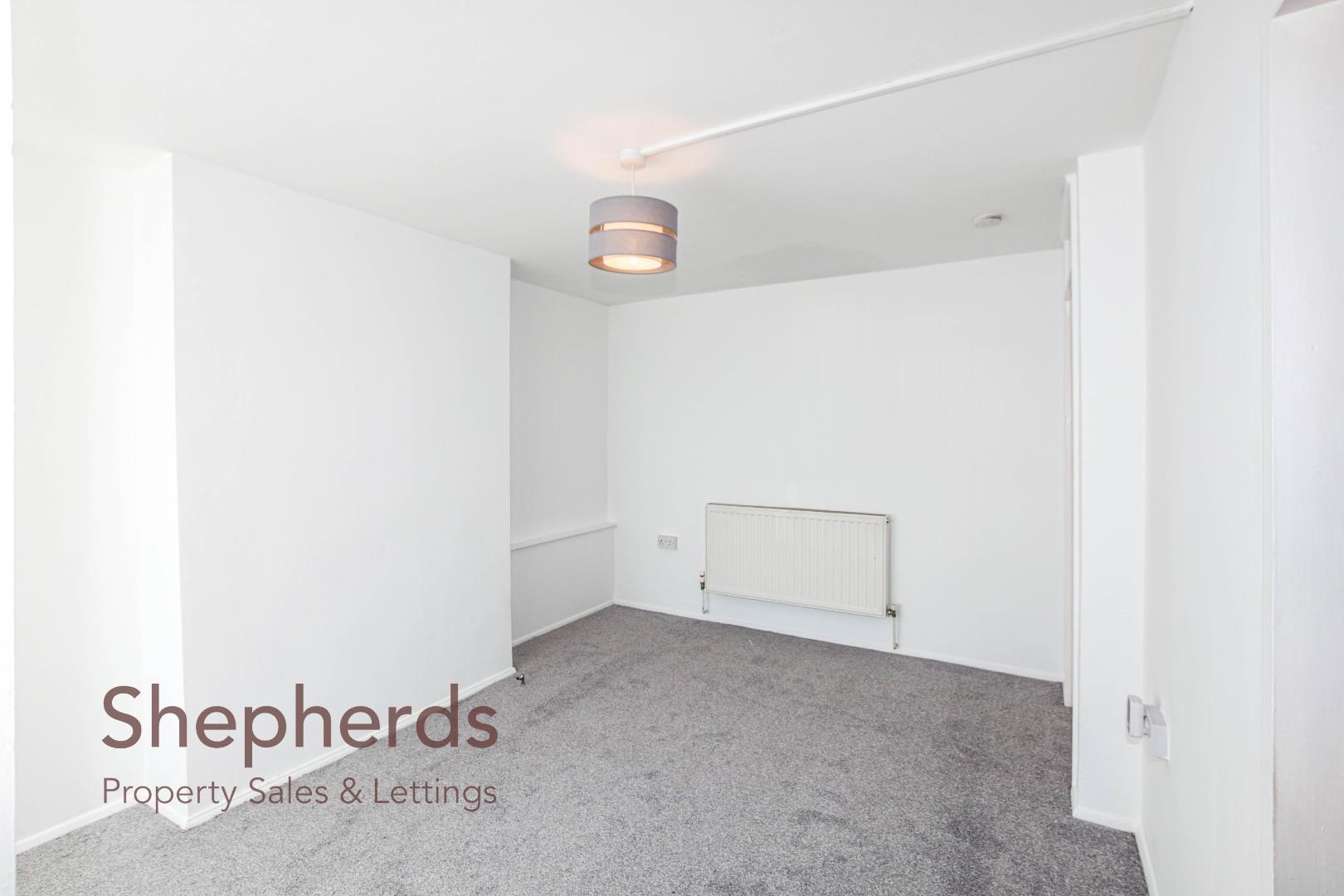 Flat Downfield Road in Cheshunt