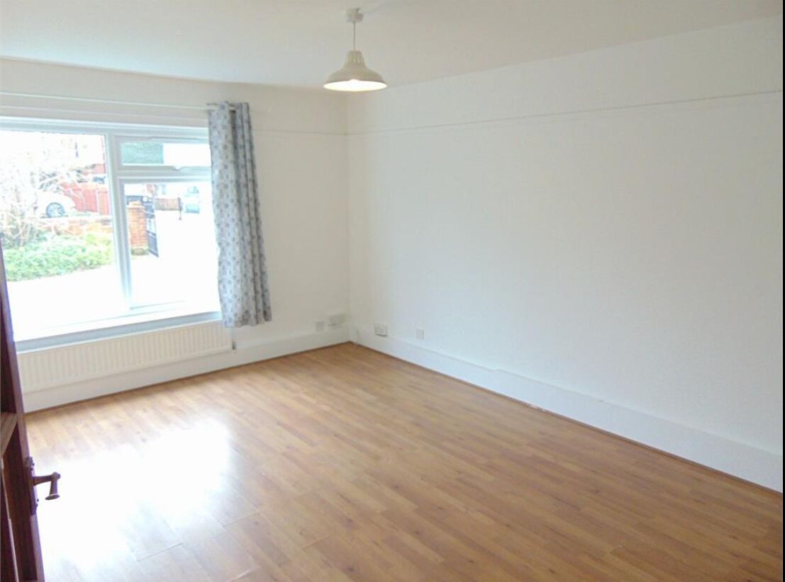 Flat Hamilton Road in Reading
