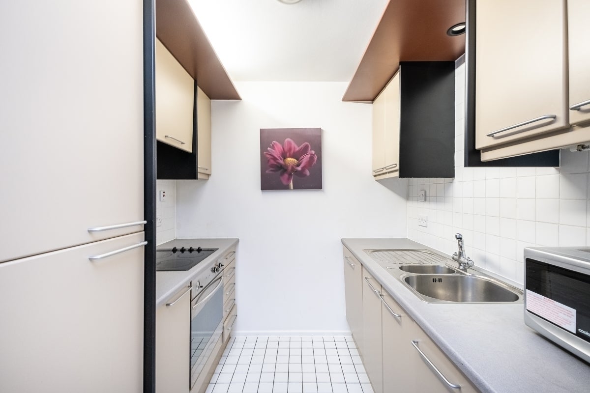 Flat Point W Access Road in Greater London