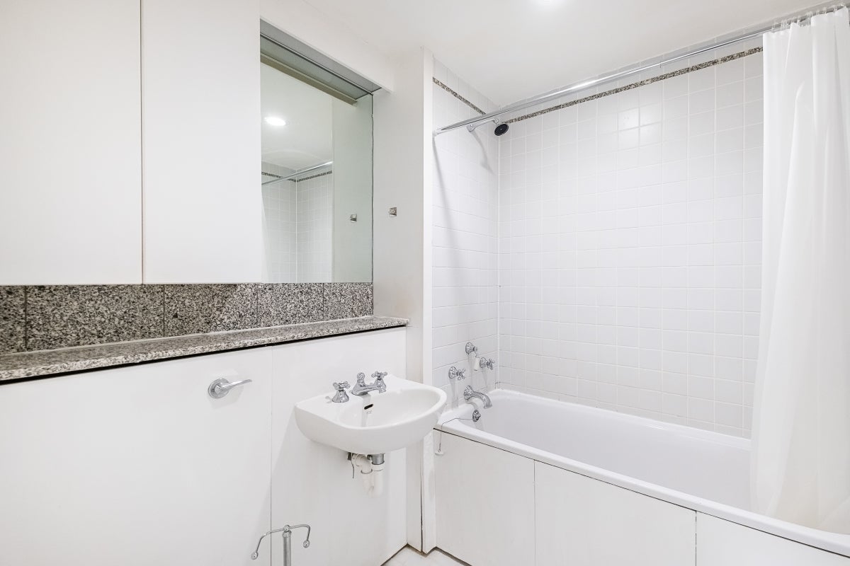 Flat Point W Access Road in Greater London