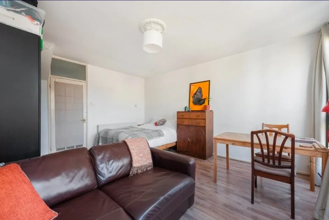 Room Stanhope Street in Greater London