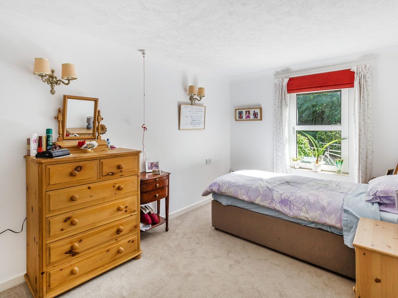 Flat Roebuck Close in Reigate and Banstead