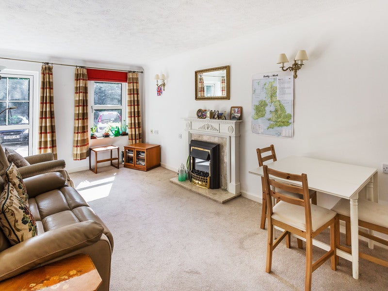 Flat Roebuck Close in Reigate and Banstead