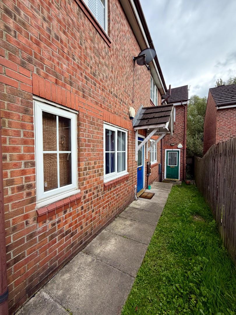 Flat Sandybrook Drive in Manchester