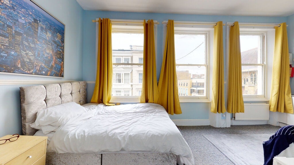 Flat Castletown Road in Greater London