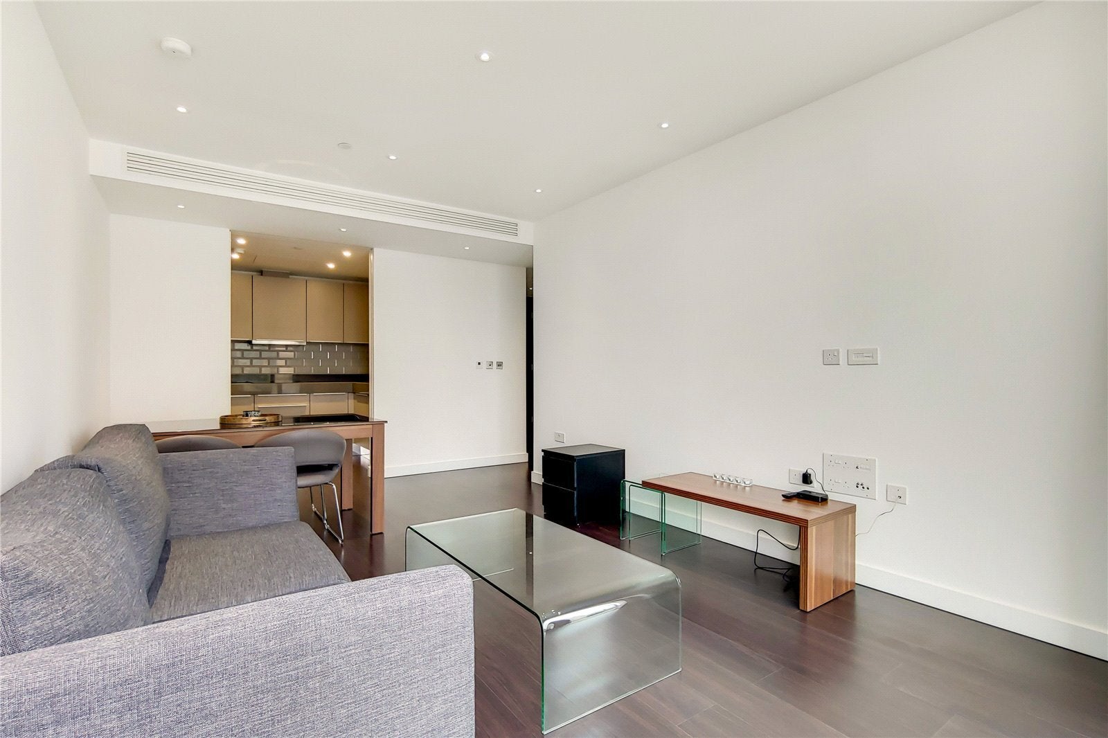 Flat Alie Street in Greater London