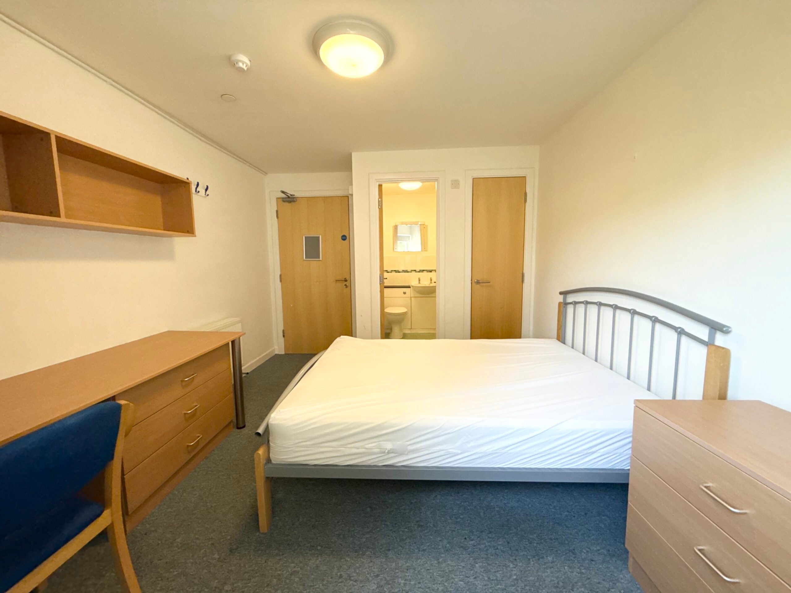 Room Lincoln Road in Peterborough