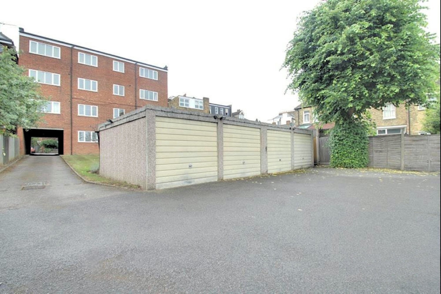 Flat Worple Road in Greater London