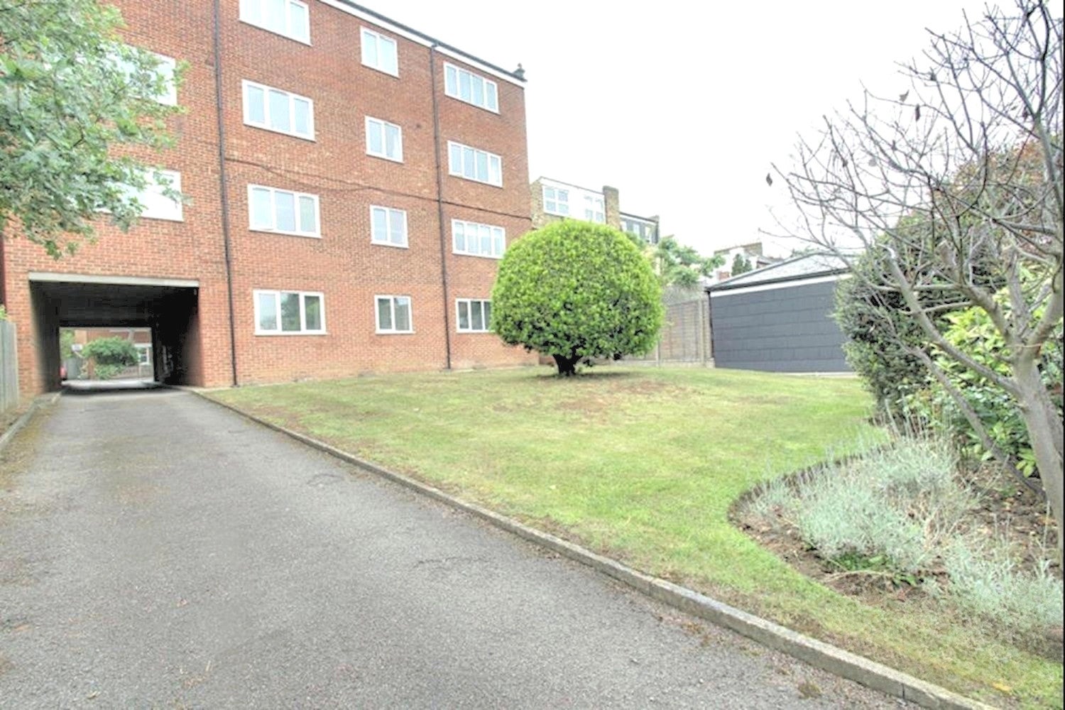 Flat Worple Road in Greater London
