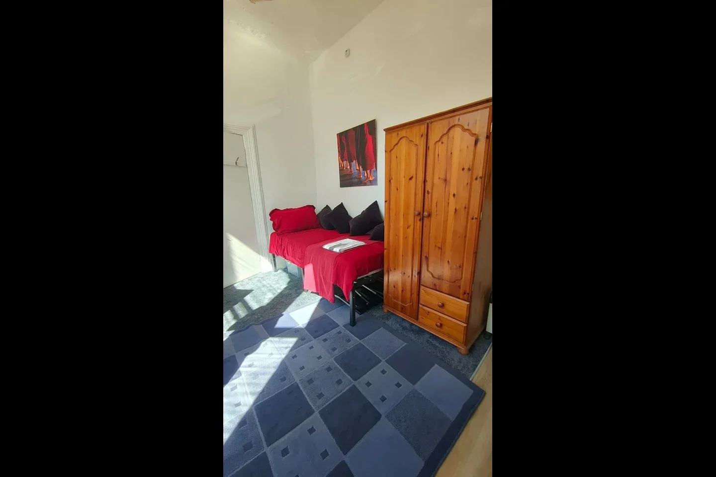 Room South Hill Park Gardens in Greater London