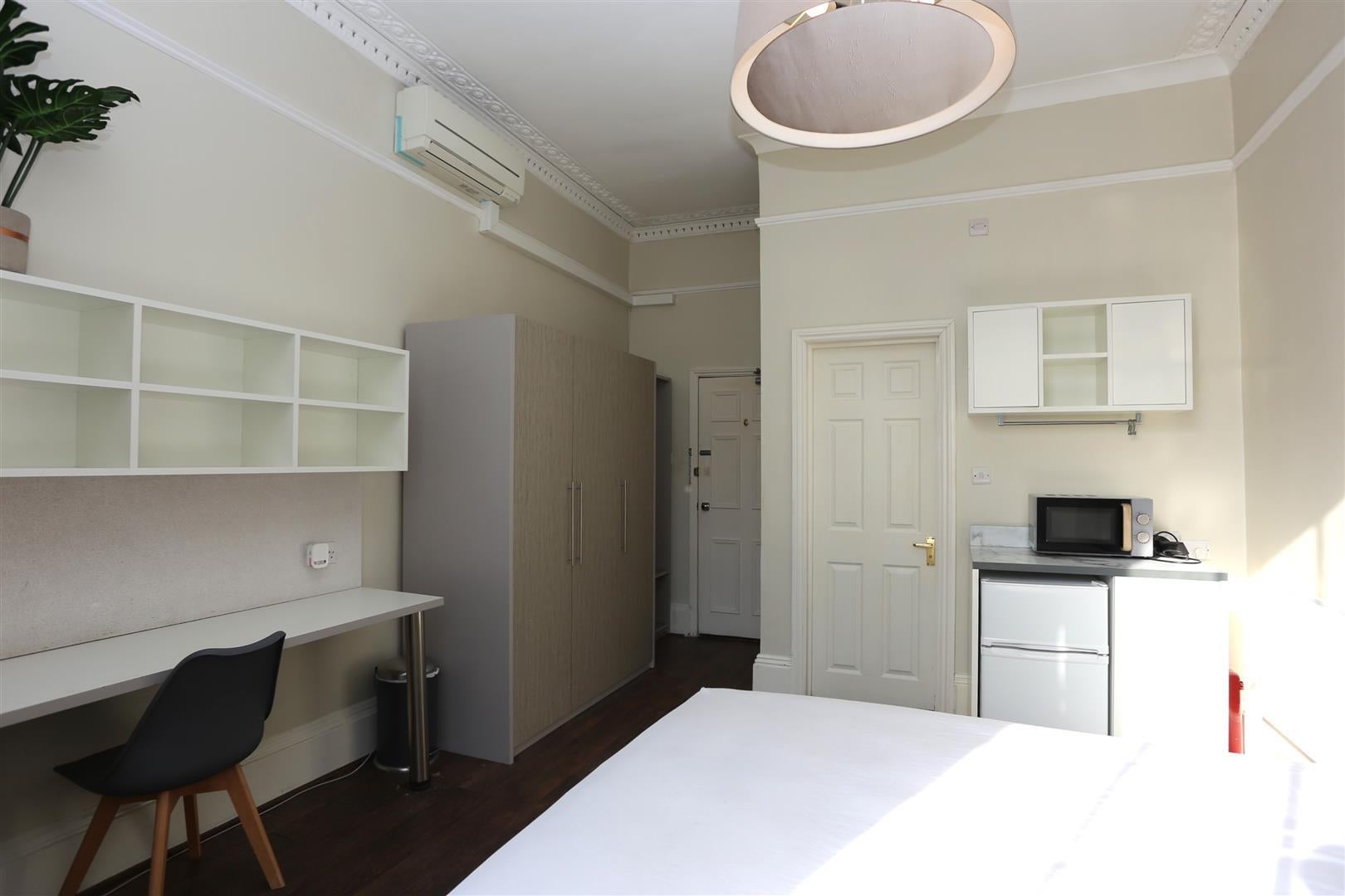 Room Regency Square in Brighton