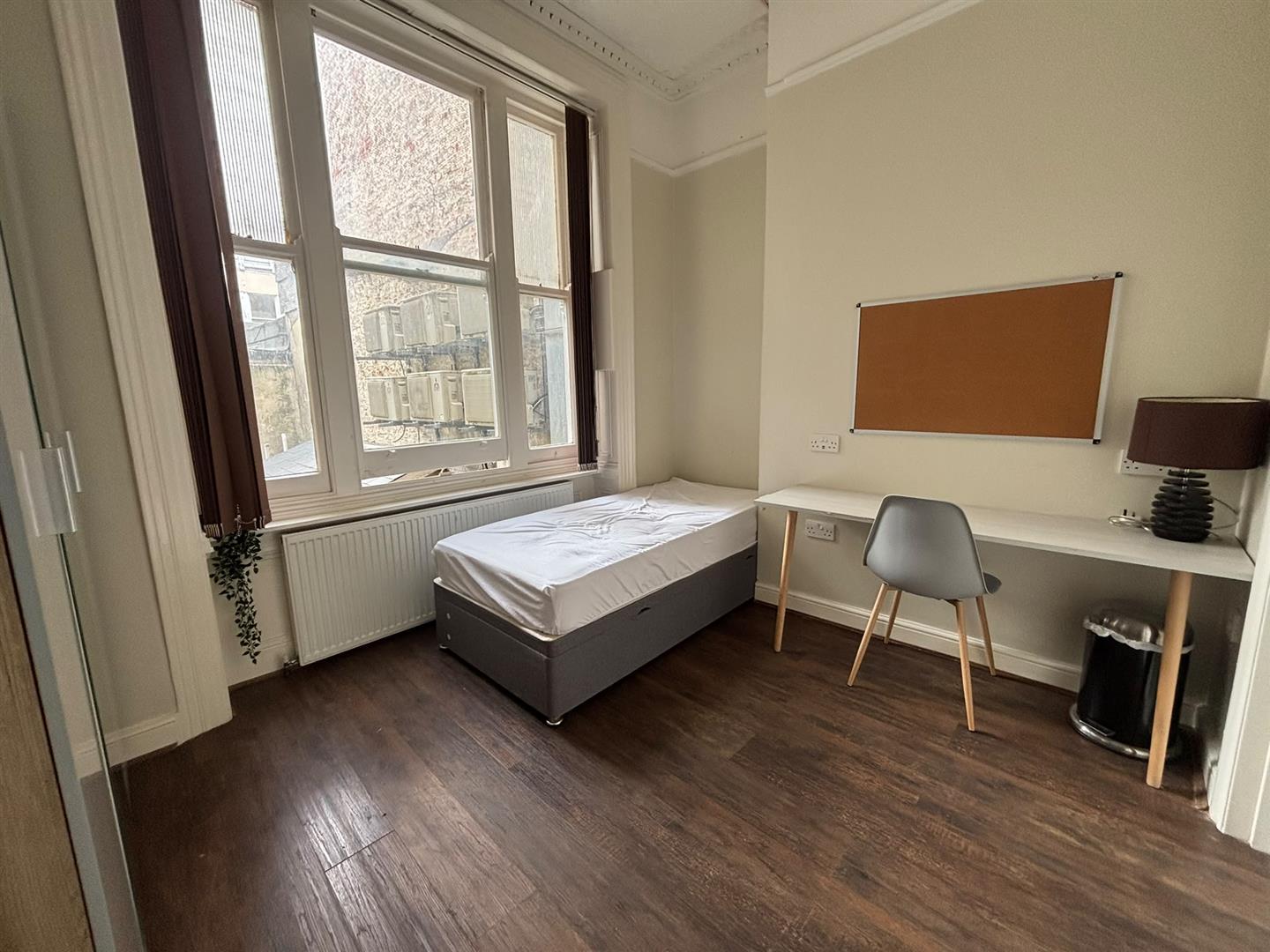 Room Regency Square in Brighton