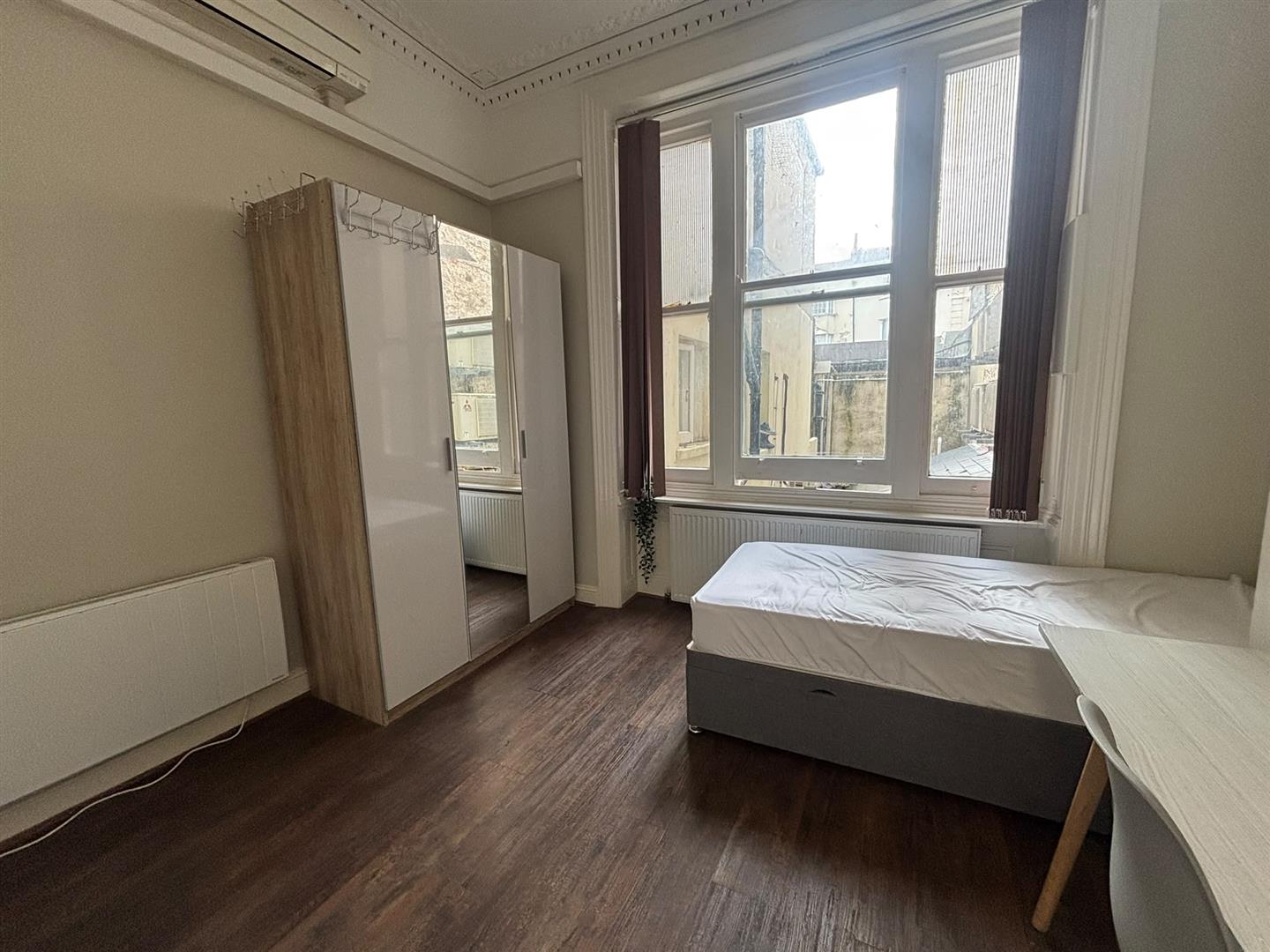 Room Regency Square in Brighton