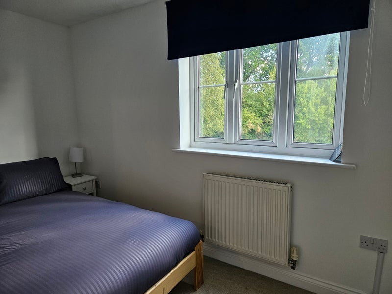 Room Cracklewood Close in Ferndown