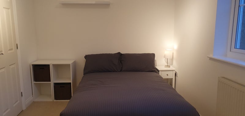 Room Cracklewood Close in Ferndown