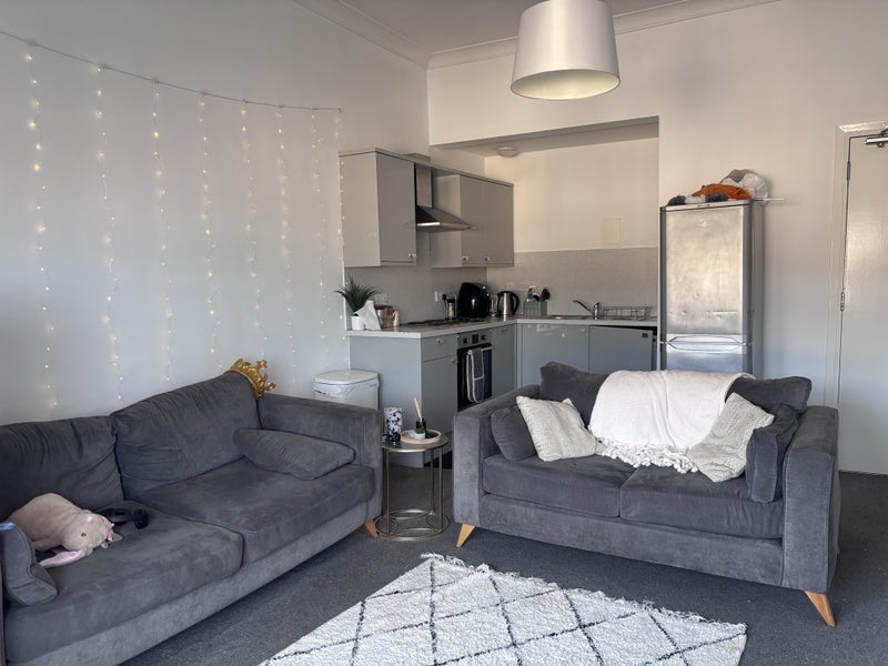 Room Woodlands Road in Glasgow