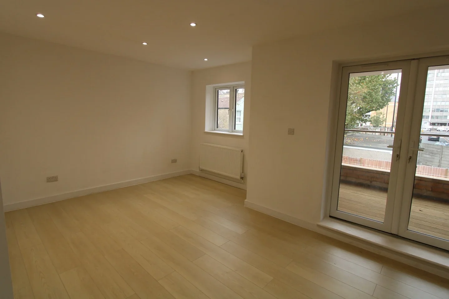 Flat Thornhill Road in Greater London
