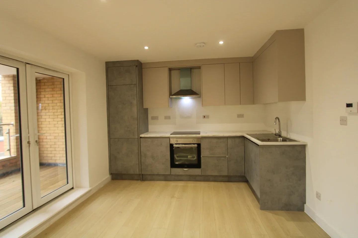 Flat Thornhill Road in Greater London