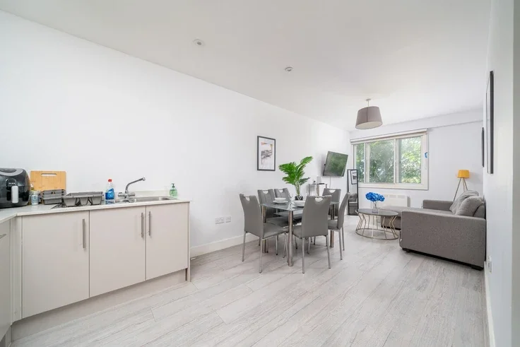 Flat Nobel Drive in Greater London