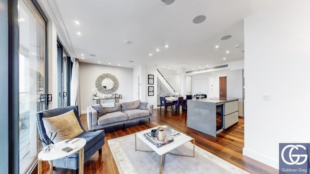Flat Harben Parade in Greater London