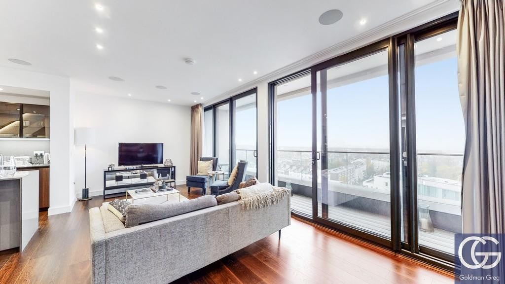 Flat Harben Parade in Greater London