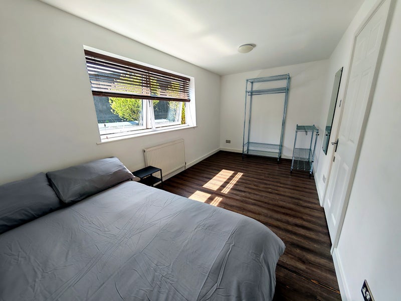Room Footscray Road in Greater London