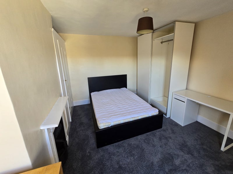Flat Gilbey Road in Greater London