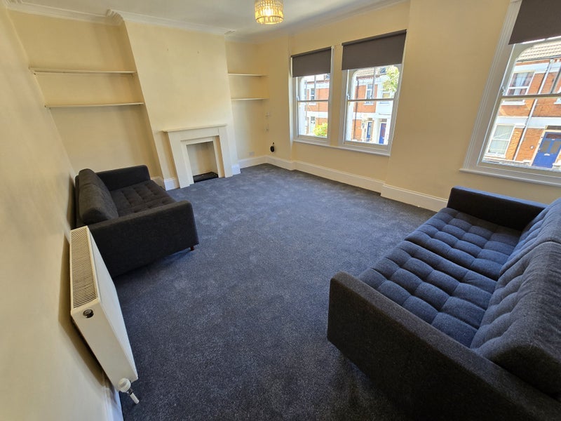 Flat Gilbey Road in Greater London