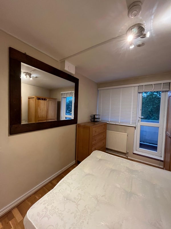Room Goldhawk Road in Greater London