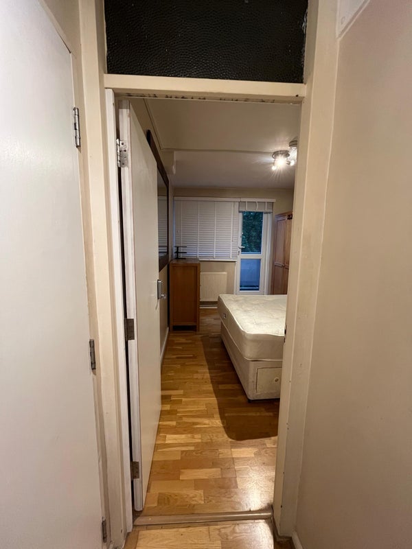 Room Goldhawk Road in Greater London