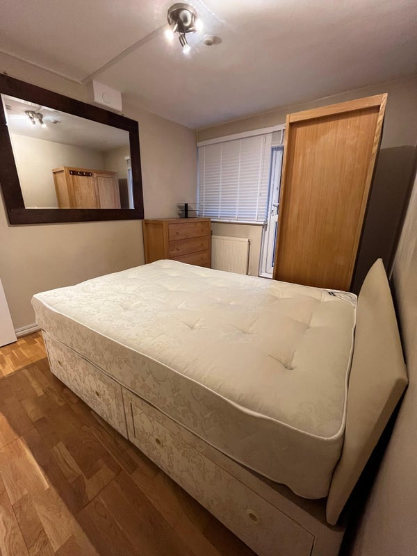 Room Goldhawk Road in Greater London