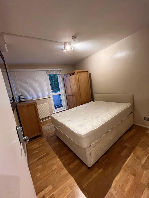 Room Goldhawk Road in Greater London