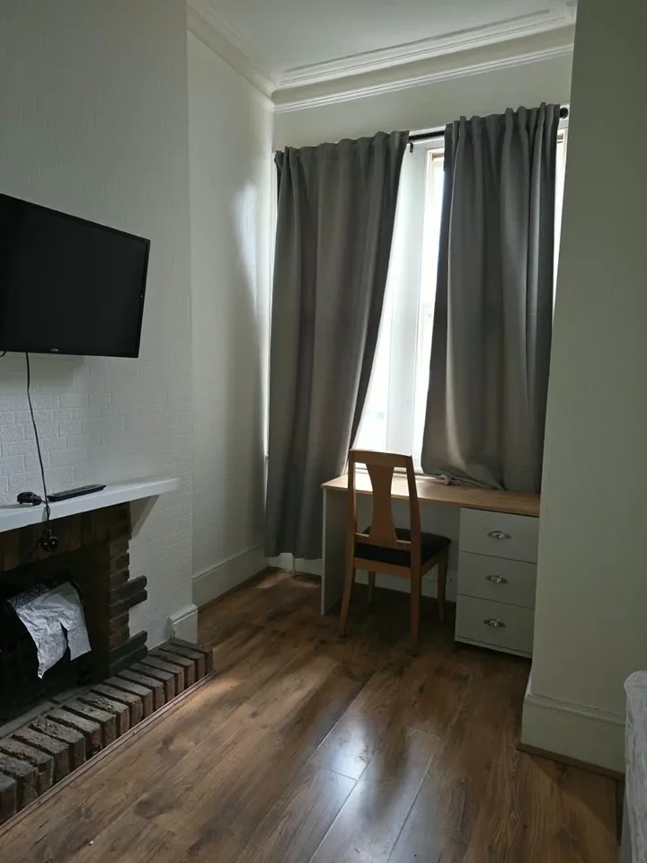 Room High Street in Greater London
