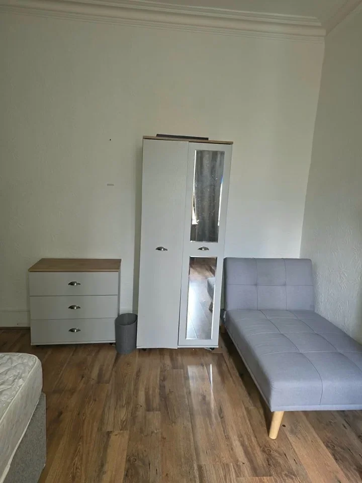Room High Street in Greater London