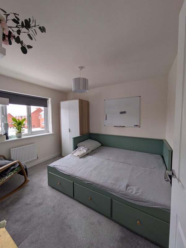 Flat Woodland Grove in Shirebrook