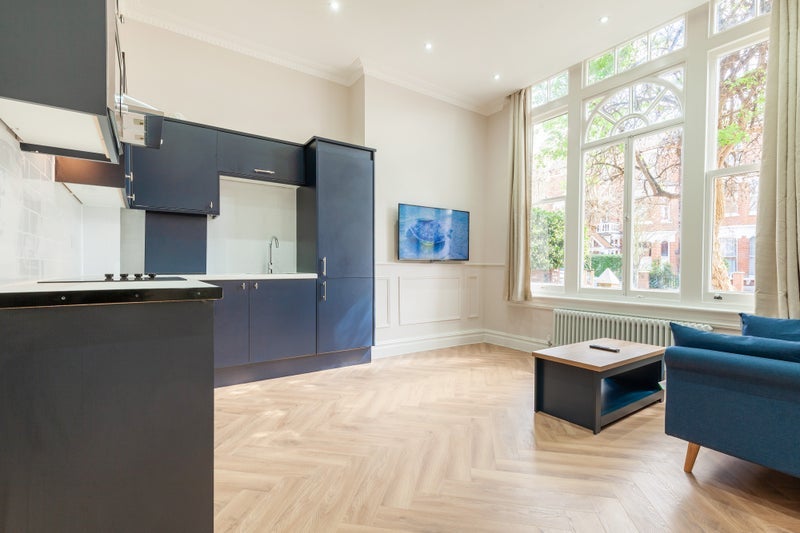 Flat Oxford Gardens in Greater London
