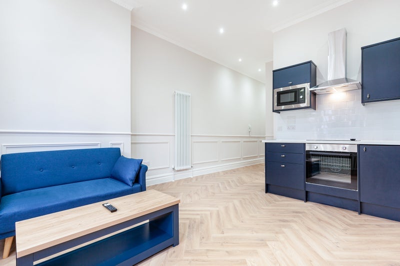 Flat Oxford Gardens in Greater London