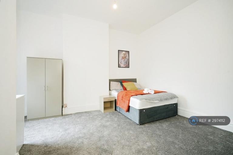 Room Back Crawford Avenue in Bolton